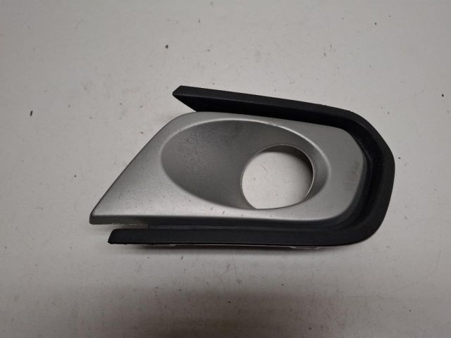 bontott DACIA SANDERO Első Lökhárító Jobb Díszrács