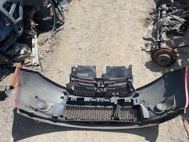 bontott DACIA SANDERO Első Lökhárító (Részeivel)