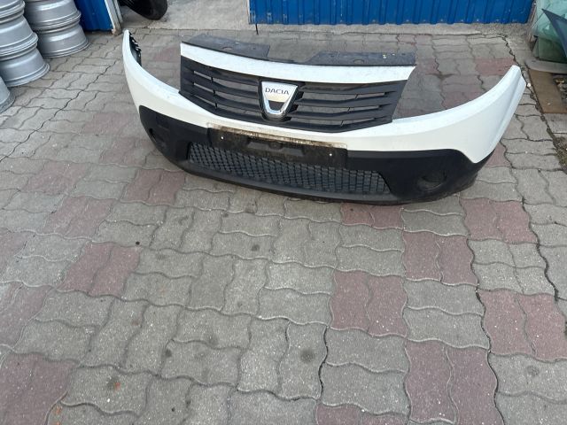 bontott DACIA SANDERO Első Lökhárító (Részeivel)