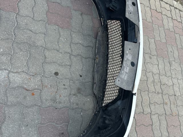 bontott DACIA SANDERO Első Lökhárító (Részeivel)