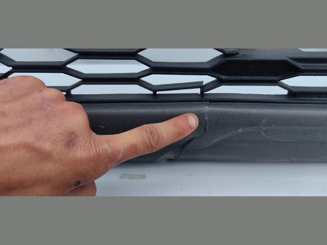 bontott DACIA SANDERO Első Lökhárító (Üresen)