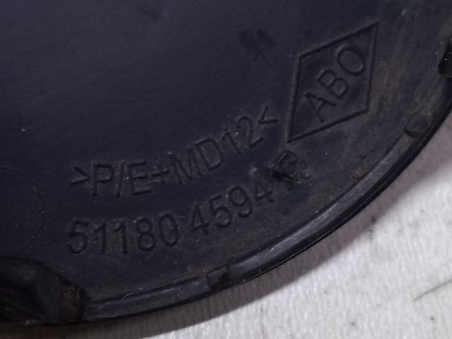 bontott DACIA SANDERO Első Vonószem Burkolat