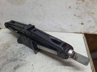 bontott DACIA SANDERO Emelő