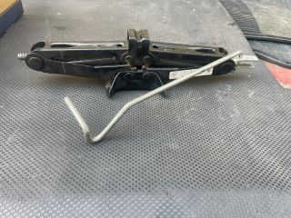 bontott DACIA SANDERO Emelő