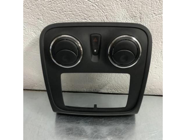 bontott DACIA SANDERO Felső Műszerfal Burkolat