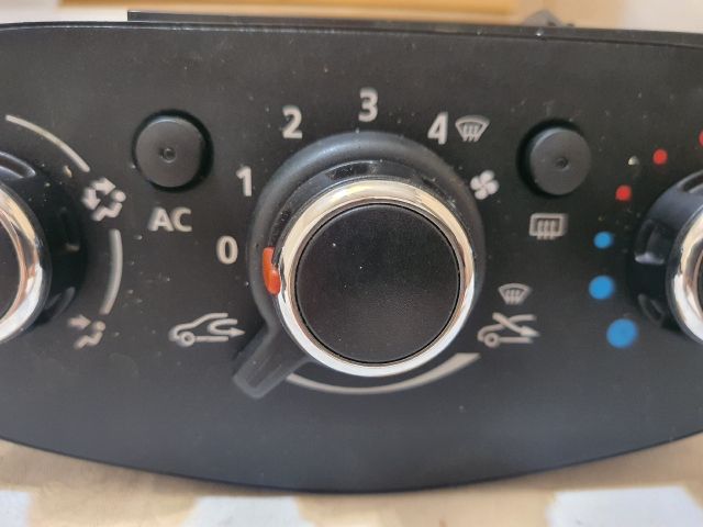 bontott DACIA SANDERO Fűtéskapcsoló (manuális klímás)