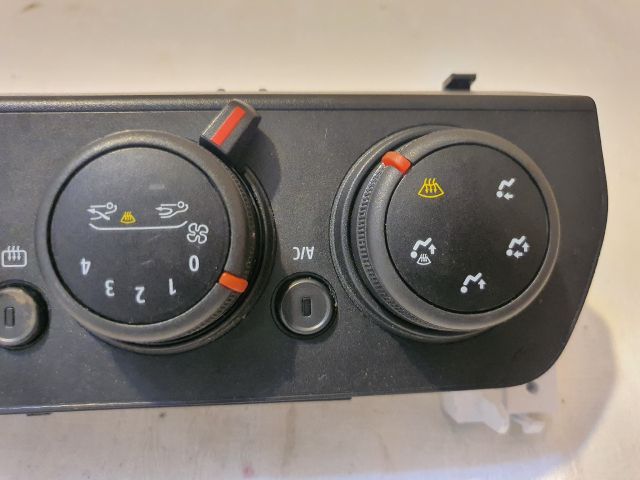 bontott DACIA SANDERO Fűtéskapcsoló (manuális klímás)
