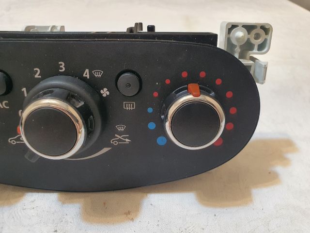 bontott DACIA SANDERO Fűtéskapcsoló (manuális klímás)