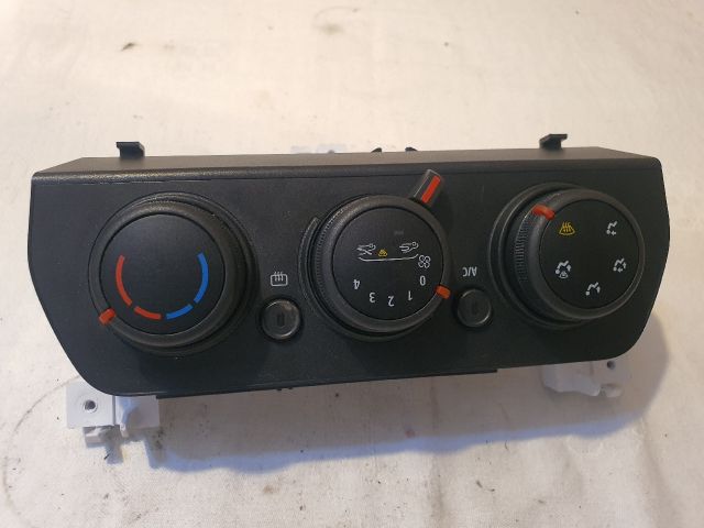 bontott DACIA SANDERO Fűtéskapcsoló (manuális klímás)