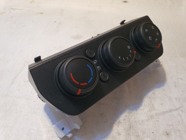 bontott DACIA SANDERO Fűtéskapcsoló (manuális klímás)