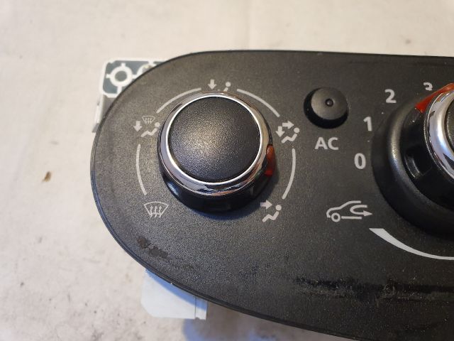 bontott DACIA SANDERO Fűtéskapcsoló (manuális klímás)