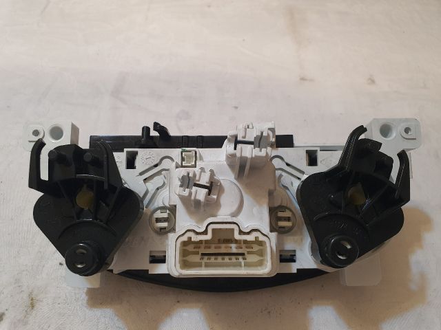 bontott DACIA SANDERO Fűtéskapcsoló (manuális klímás)