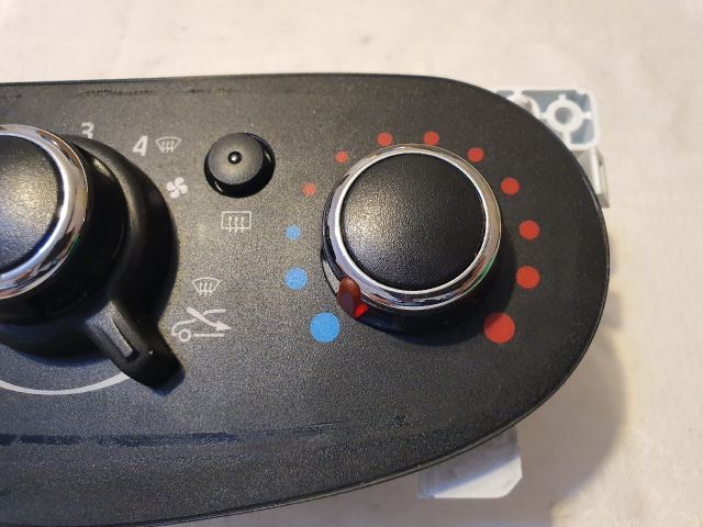 bontott DACIA SANDERO Fűtéskapcsoló (manuális klímás)