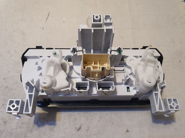 bontott DACIA SANDERO Fűtéskapcsoló (manuális klímás)