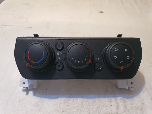bontott DACIA SANDERO Fűtéskapcsoló (manuális klímás)