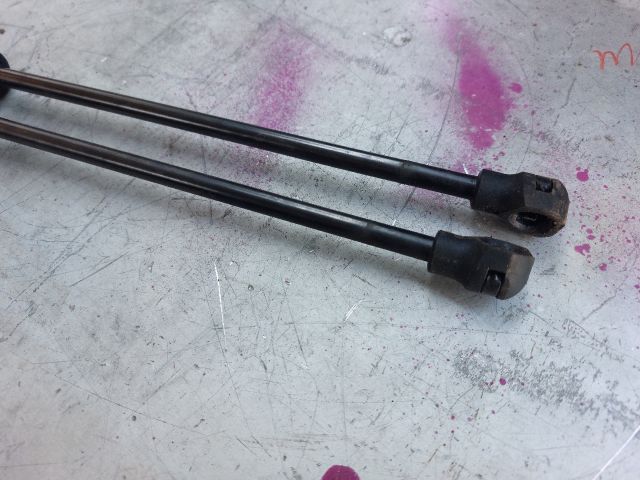 bontott DACIA SANDERO Gázrugós Kitámasztó Teleszkóp Pár Csomagtérajtó