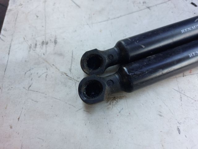 bontott DACIA SANDERO Gázrugós Kitámasztó Teleszkóp Pár Csomagtérajtó