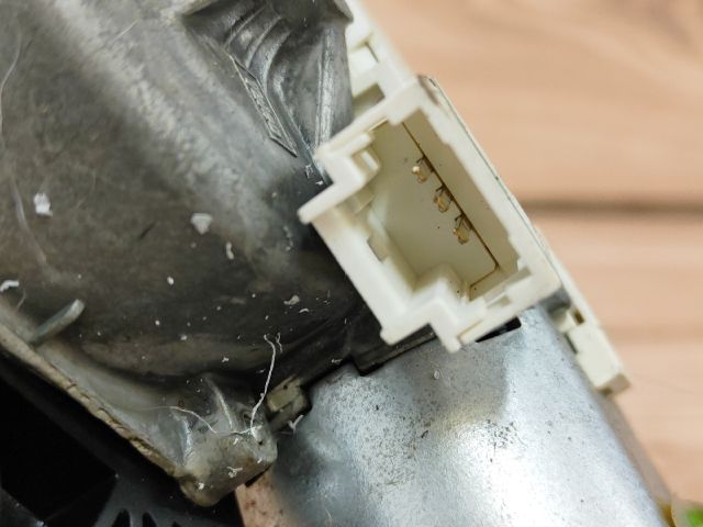 bontott DACIA SANDERO Hátsó Ablaktörlő Motor