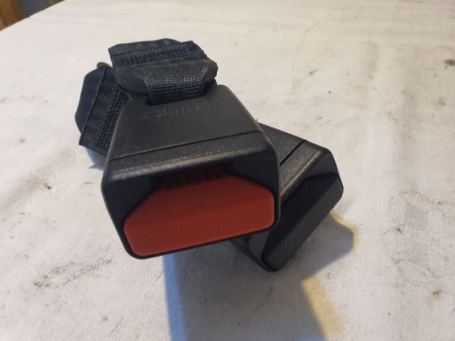 bontott DACIA SANDERO Hátsó középső Biztonsági Öv Csat