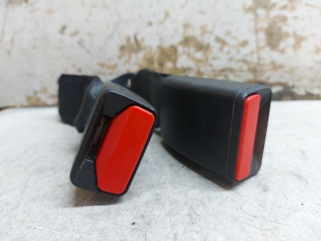 bontott DACIA SANDERO Hátsó középső Biztonsági Öv Csat