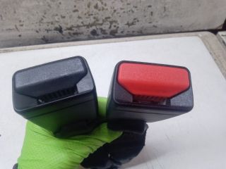 bontott DACIA SANDERO Hátsó középső Biztonsági Öv Csat