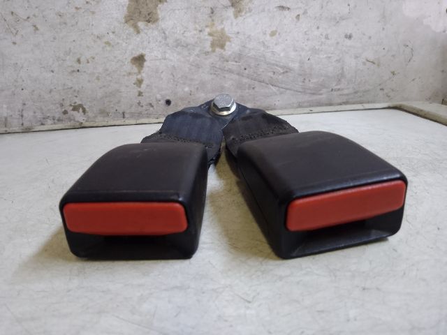 bontott DACIA SANDERO Hátsó középső Biztonsági Öv Csat