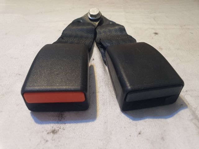 bontott DACIA SANDERO Hátsó középső Biztonsági Öv Csat