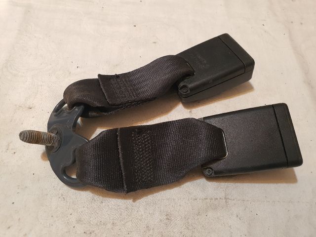 bontott DACIA SANDERO Hátsó középső Biztonsági Öv Csat