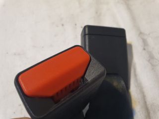 bontott DACIA SANDERO Hátsó középső Biztonsági Öv Csat