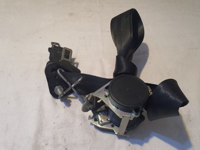 bontott DACIA SANDERO Hátsó középső Biztonsági Öv