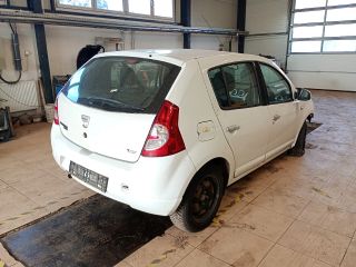 bontott DACIA SANDERO Hátsó középső Biztonsági Öv