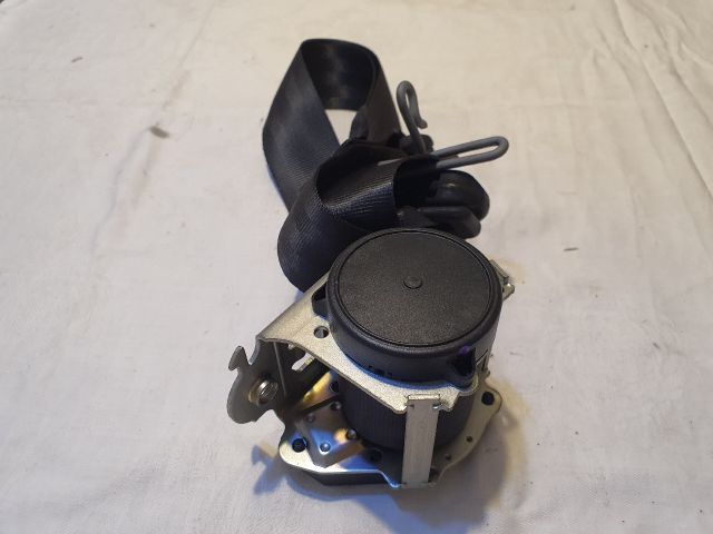 bontott DACIA SANDERO Hátsó középső Biztonsági Öv