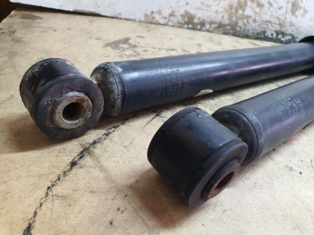 bontott DACIA SANDERO Hátsó Lengéscsillapító Pár