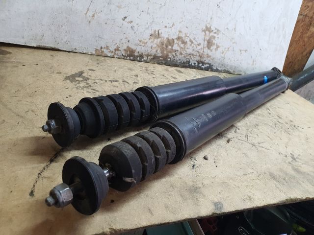 bontott DACIA SANDERO Hátsó Lengéscsillapító Pár