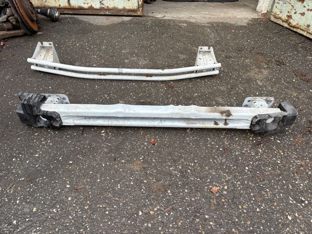 bontott DACIA SANDERO Hátsó Lökhárító Merevítő (Fém)