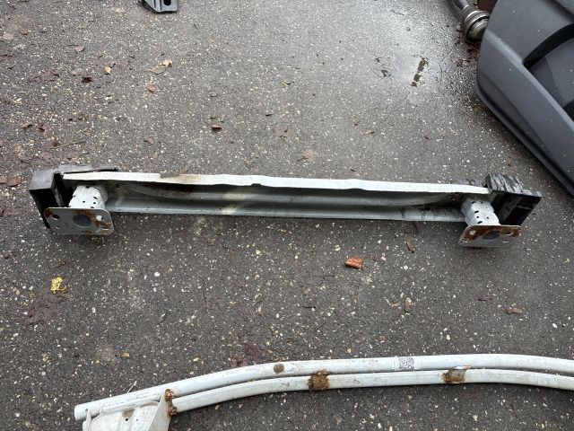 bontott DACIA SANDERO Hátsó Lökhárító Merevítő (Fém)