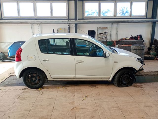 bontott DACIA SANDERO Hátsó Rendszámtábla Világítás