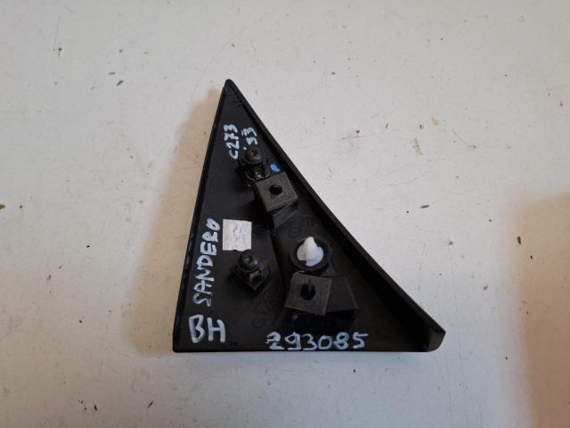 bontott DACIA SANDERO Hátsó Szélvédő Díszléc