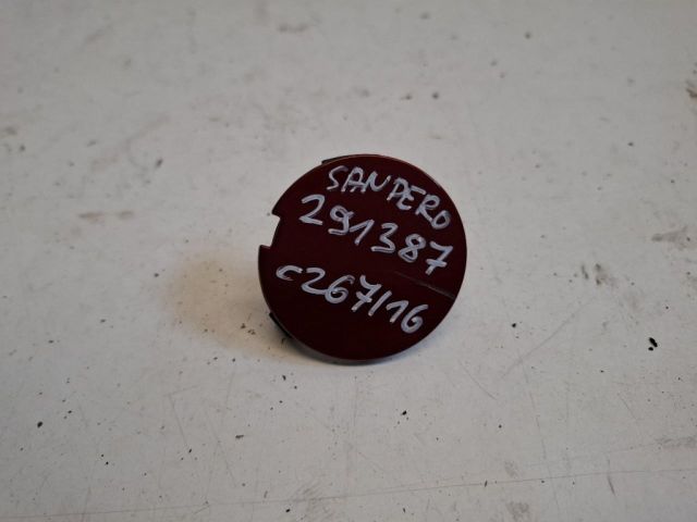 bontott DACIA SANDERO Hátsó Vonószem Burkolat