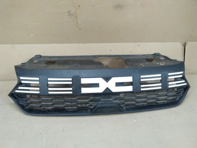 bontott DACIA SANDERO Hűtőrács