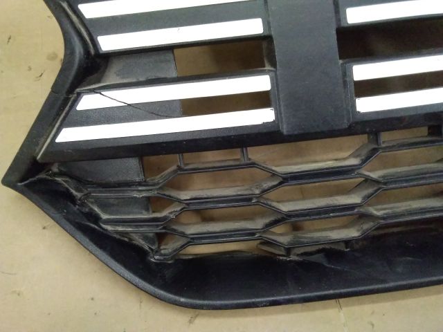 bontott DACIA SANDERO Hűtőrács