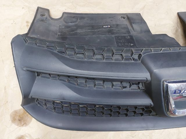 bontott DACIA SANDERO Hűtőrács