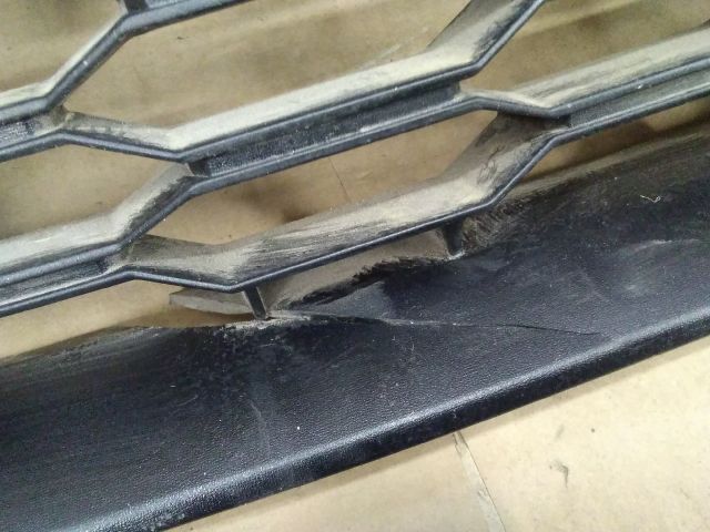 bontott DACIA SANDERO Hűtőrács