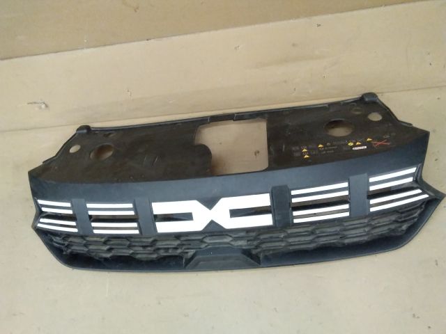 bontott DACIA SANDERO Hűtőrács