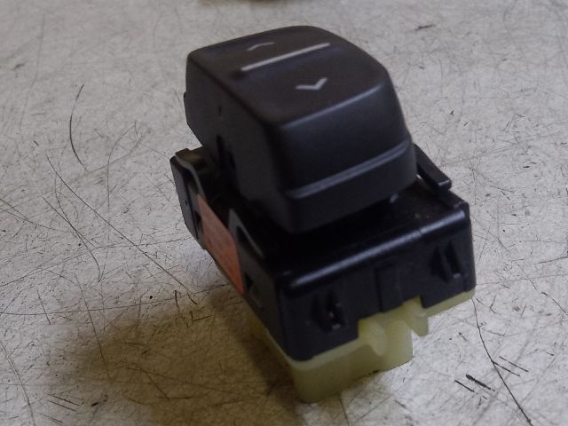 bontott DACIA SANDERO Jobb első Ablakemelő Kapcsoló