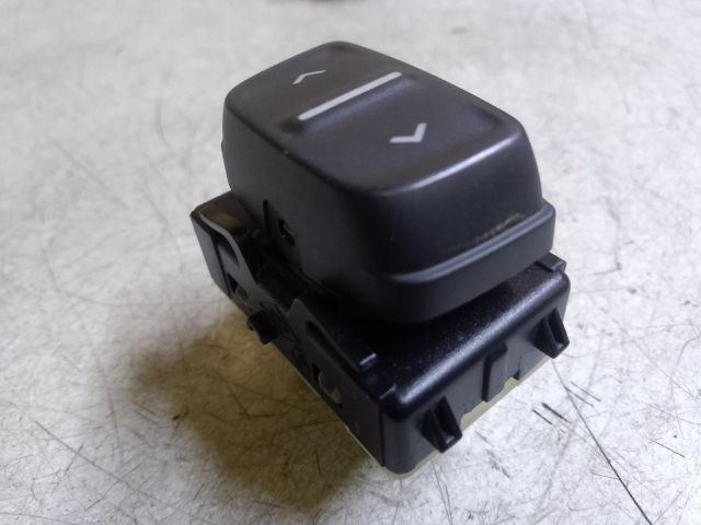 bontott DACIA SANDERO Jobb első Ablakemelő Kapcsoló