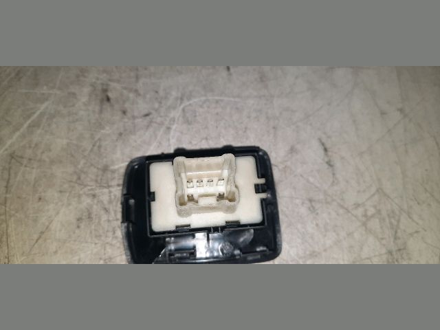 bontott DACIA SANDERO Jobb első Ablakemelő Kapcsoló