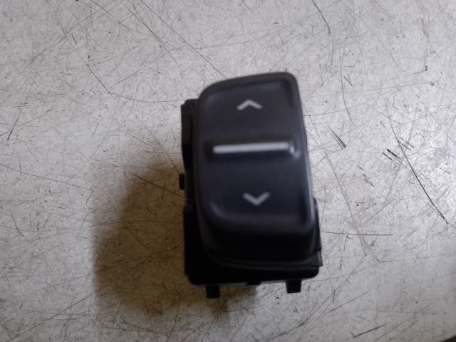 bontott DACIA SANDERO Jobb első Ablakemelő Kapcsoló