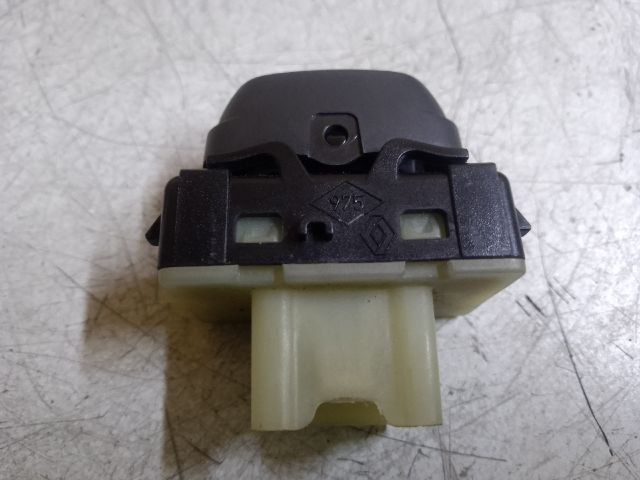 bontott DACIA SANDERO Jobb első Ablakemelő Kapcsoló