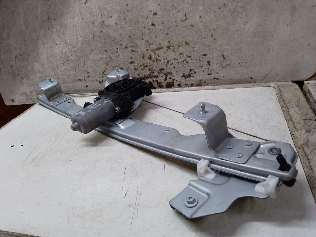 bontott DACIA SANDERO Jobb első Ablakemelő Szerkezet (Elektromos)